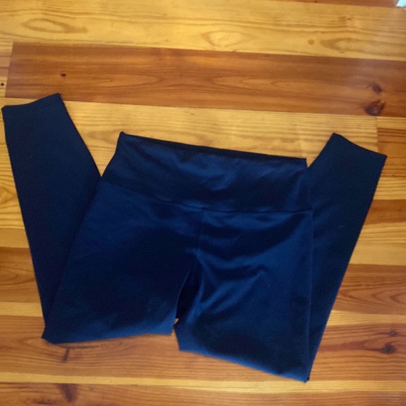 Navy lululemon size 12 great fit - Picture 2 of 4